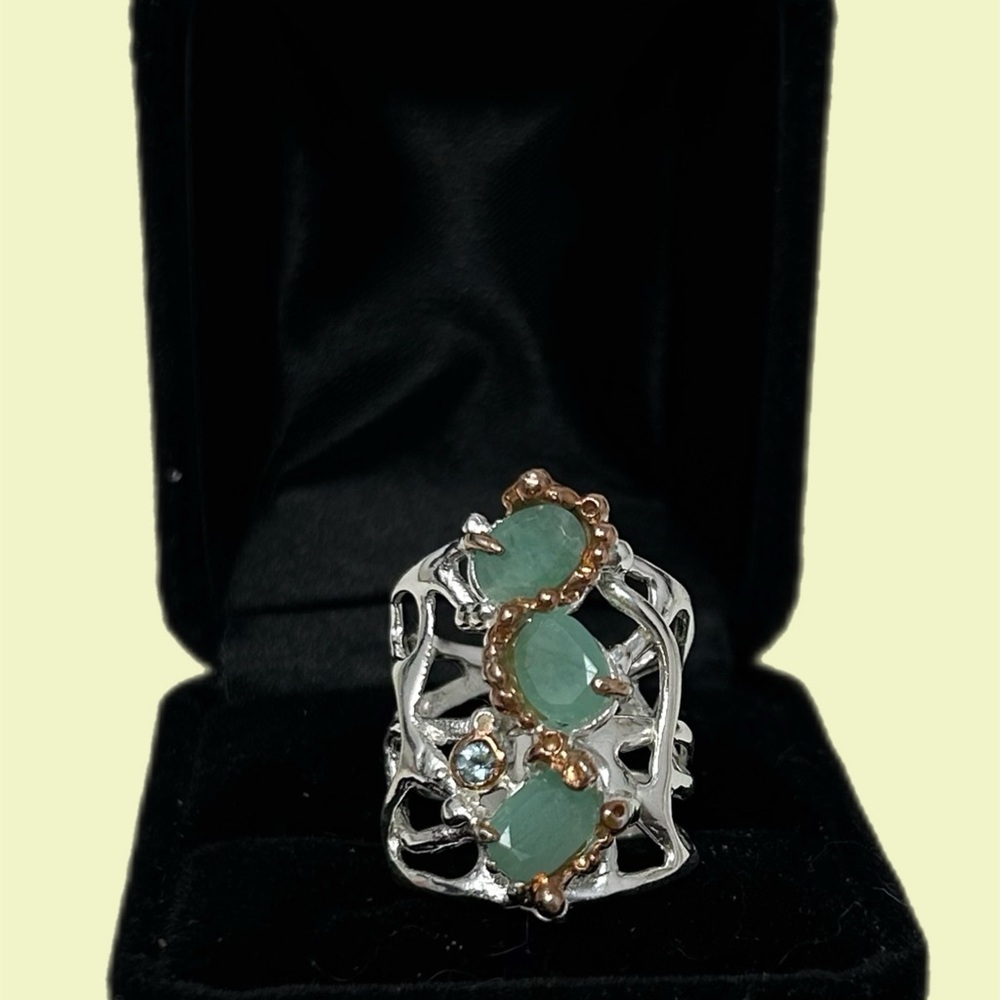 Elegant Genuine Emerald Ring, Sterling Silver Ring with Intricate Design - Picture 3 of 4